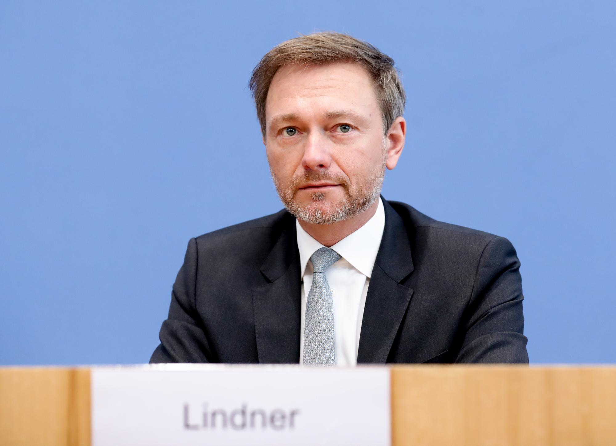 Шольц проти всіх. Чому в Німеччині пройдуть дострокові вибори та на що чекати Україні